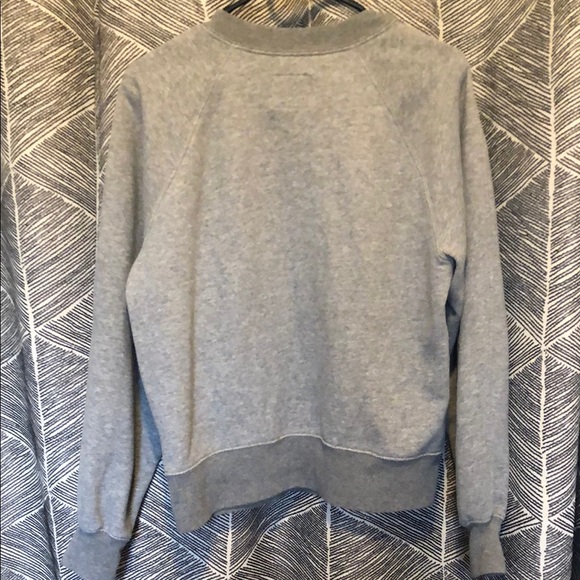 Gray Crewneck Sweater with Soft Texture and Relaxed Fit - Picture 3 of 3
